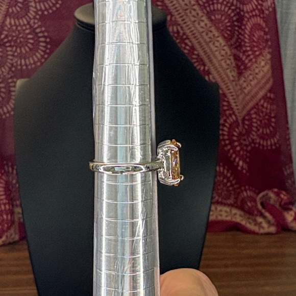 Elegant Gold and Silver Tone Women's Ring - Picture 4 of 7